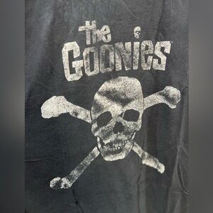 The Goonies Skull & Crossbones Graphic Tee 2X Men’s Black Ripple Junction
